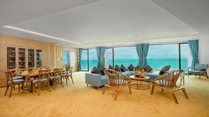 Không gian phòng rất rộng, nội thất sang trọng