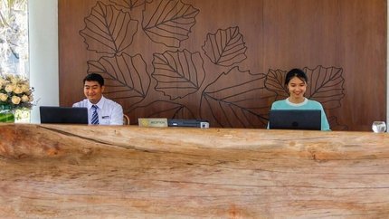 Quầy lễ tân khách sạn
