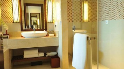 Phòng tắm trang bị đầy đủ tiện nghi