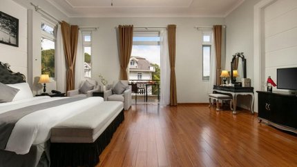 Không gian tiện nghi của phòng Deluxe Family Lake View