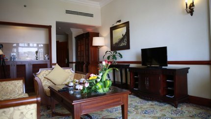 Phòng khách thiết kế sang trọng và rộng rãi