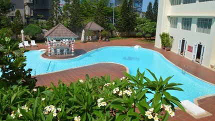 Bể bơi ngoài trời thoáng đãng