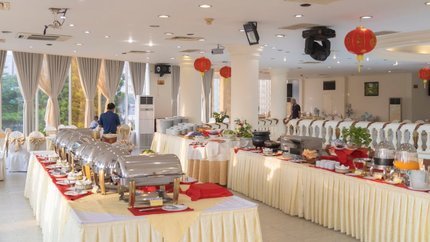 Nhà hàng phục vụ đa dạng các món ăn