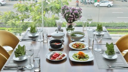 Bài trí bàn ăn tại khách sạn