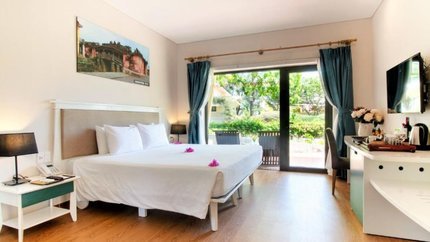 Bungalow Garden View Double Bedroom