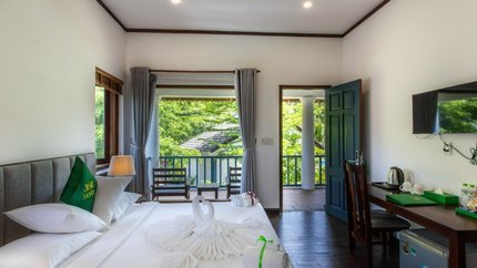 View hướng hồ xanh mát