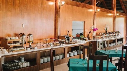 Quầy buffet đa dạng ẩm thực