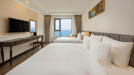 Phòng Suite Triple Ocean View (bath tub) khách sạn 4* Santa Luxury