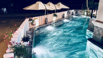 Bể bơi ngoài trời tại Santa Sea Villa