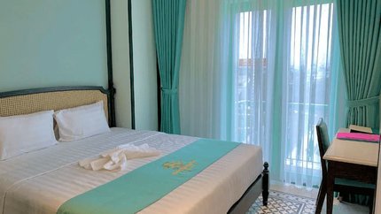 Deluxe Riverside Room