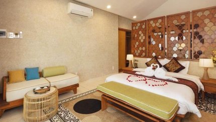 Phòng có ghế sofa lớn