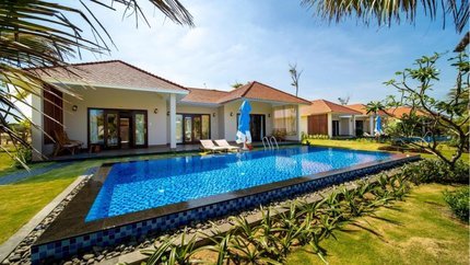 Hồ bơi ngoài trời