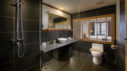 Phòng tắm rộng rãi