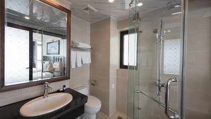 Phòng vệ sinh khép kín, đầy đủ tiện nghi