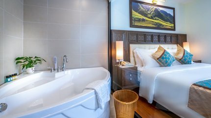 Phòng tắm được lắp đặt các thiết bị cao cấp