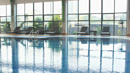 Bể bơi bốn mùa của khách sạn