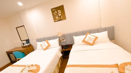 Giường Twin thoải mái, có bàn làm việc