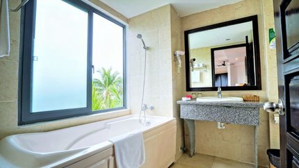 Phòng tắm đầy đủ tiện nghi hiện đại