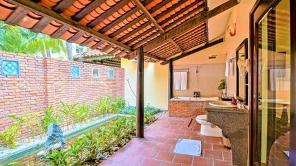 Không gian phòng tắm hài hòa với thiên nhiên