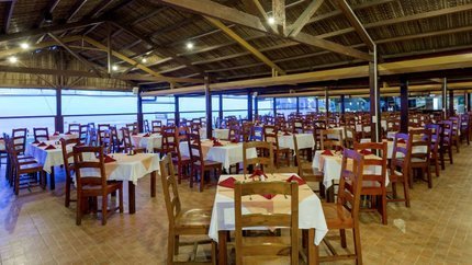 Nhà hàng với không gian rộng lớn