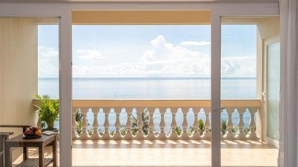 Ban công rộng rãi hướng biển