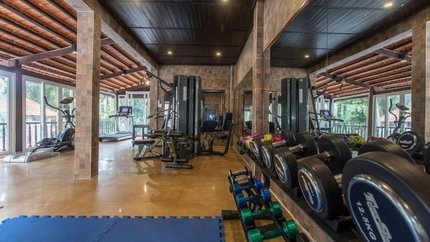 Phòng GYM máy móc thiết bị hiện đại