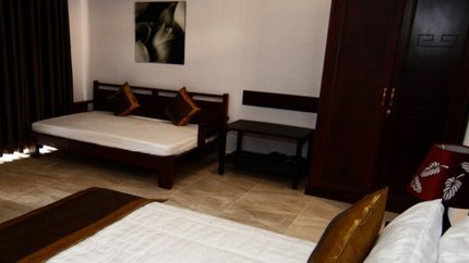 Phòng tông màu trầm ,lịch sự