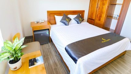 Không gian yên tĩnh, có bàn làm việc