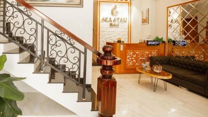 Sảnh và cầu thang khách sạn