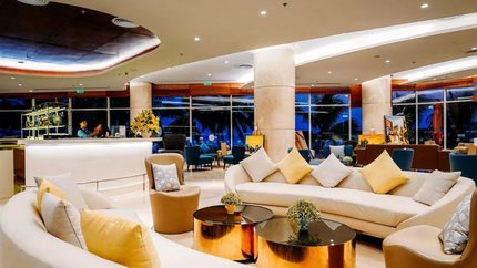 Thưởng thức đồ uống tươi mát tại Lobby Lounge