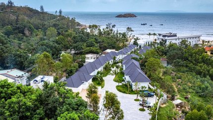 Khu nghỉ dưỡng nằm sát biển