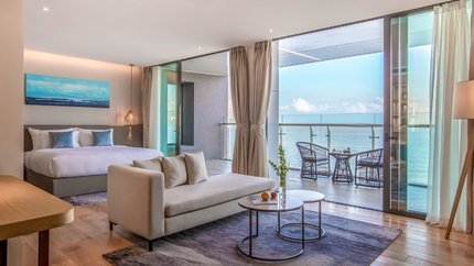 Junior Suite Ocean View hệ thống cửa kính thoáng mát