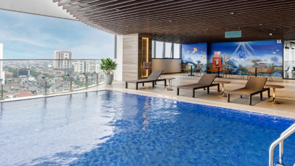 Bể bơi vô cực tại khách sạn Selegend 4 sao