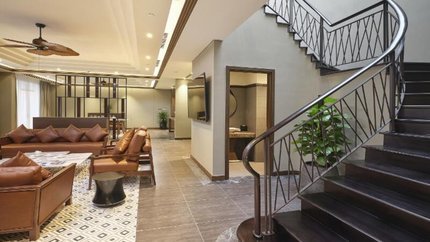 Lối lên tầng 2 của căn