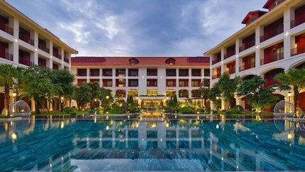 Không gian bể bơi ngoài trời