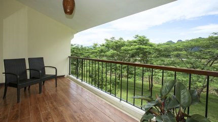 Ban công hướng vườn