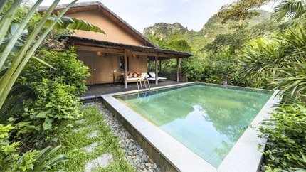 Không gian bên ngoài villa