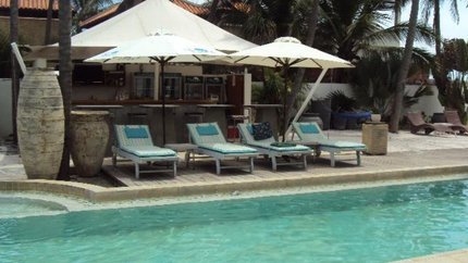 Hồ bơi ngoài trời