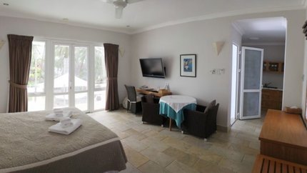 Tiện nghi đầy đủ, phòng được thiết kế đơn giản