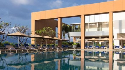 Bể bơi vô cực khách sạn