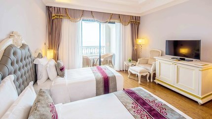 Không gian rộng rãi với ban công hướng biển