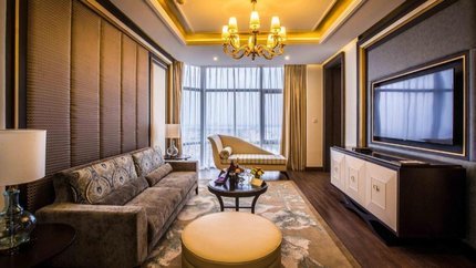 Phòng khách được thiết kế vương giả