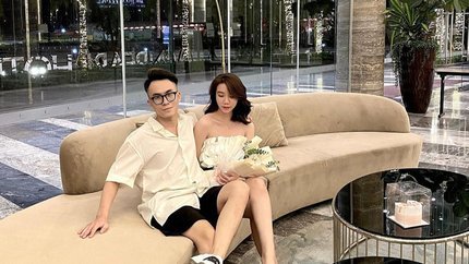 Check in tại sảnh khách sạn