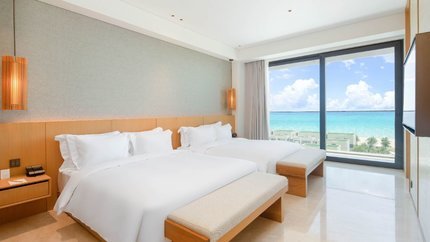 Monogram Suite Room với view hướng biển