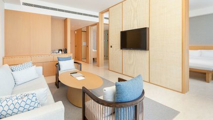 Monogram Suite Room có không gian phòng khách