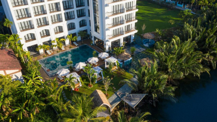 Shining Riverside Hotel & Spa