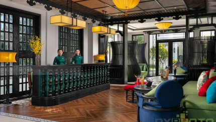 Shining Riverside Hotel & Spa