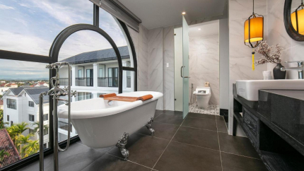 Shining Riverside Hotel & Spa