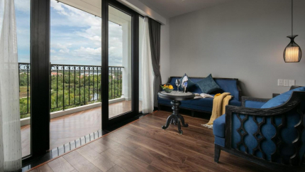 Shining Riverside Hotel & Spa