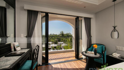 Shining Riverside Hotel & Spa